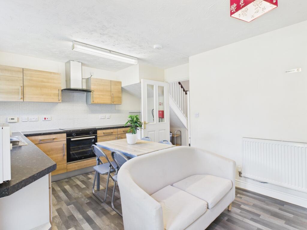 Lounge &amp; Kitchen