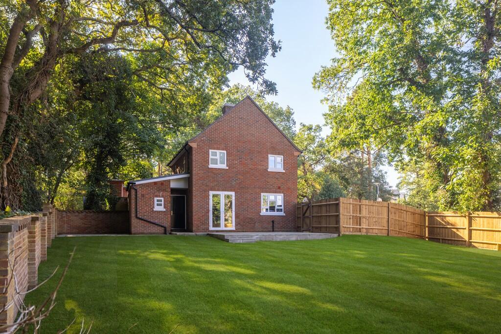 brooklands grove, weybridge