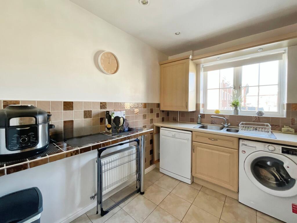Kitchen2.jpg