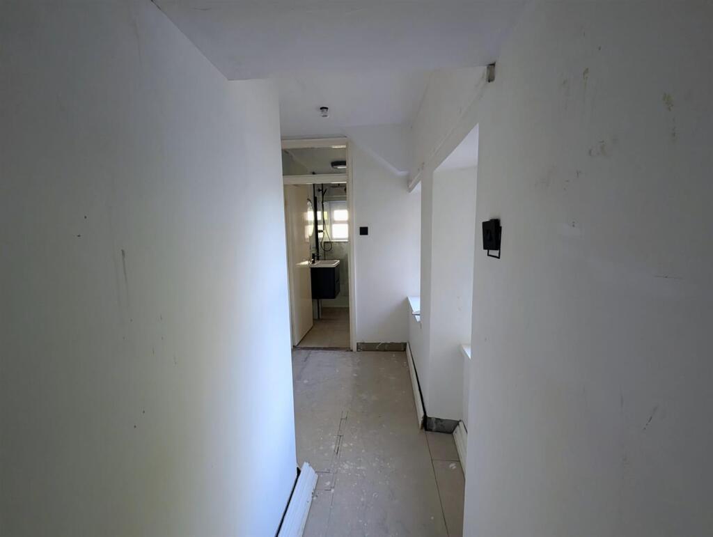 WhatsApp Image 2025-10-17 at 13.53.23_bc5e629f.jpg