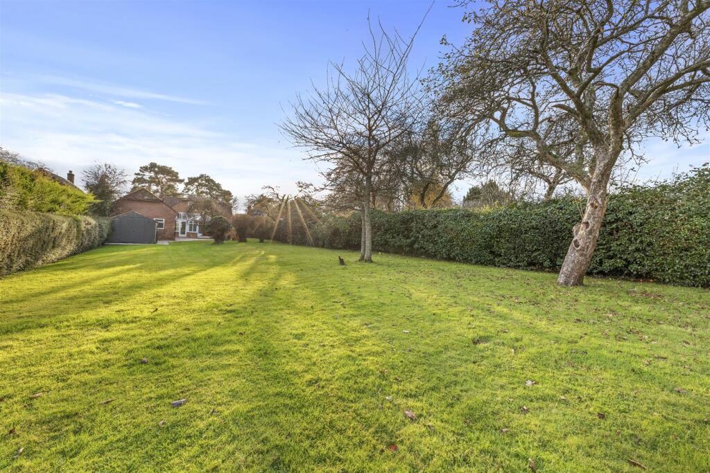 81 Sheepcote Dell Rd, HP15 6TL-23.jpg