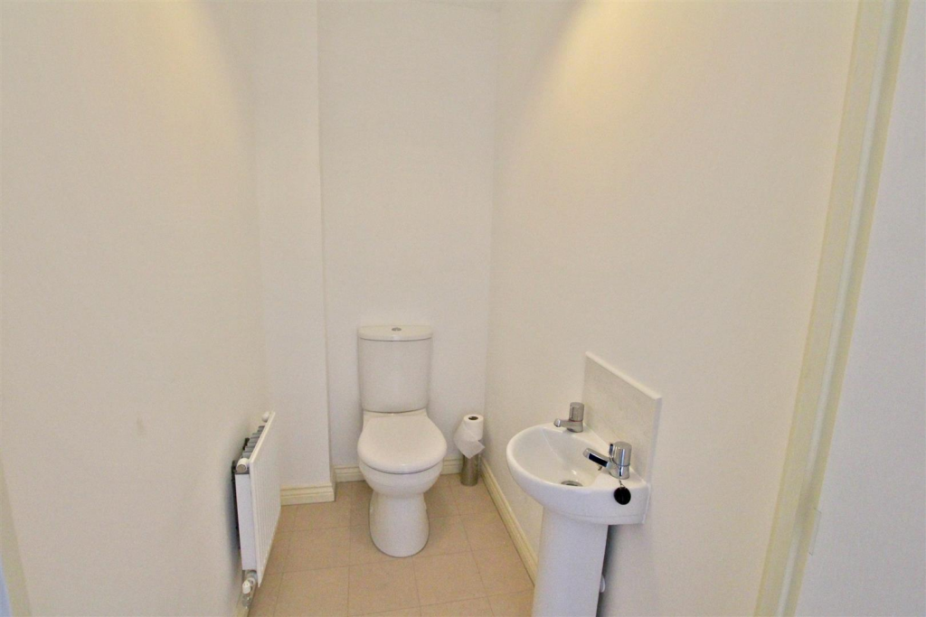 GUEST CLOACKROOM