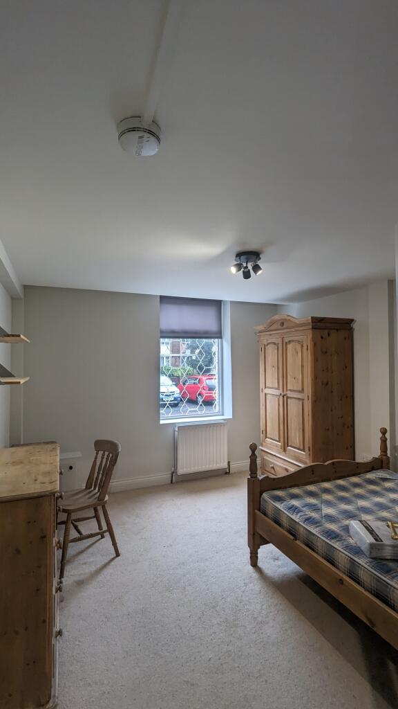 bedroom g