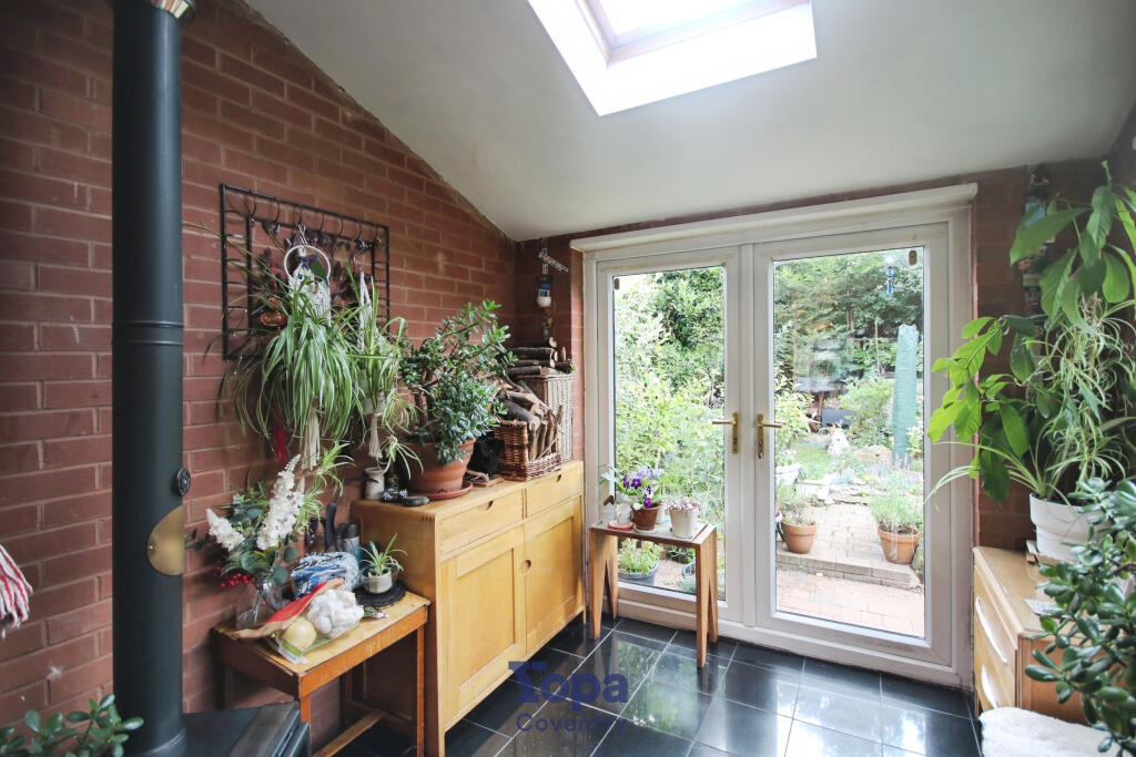 Df4c0a88-Sitting 20Room.JPG