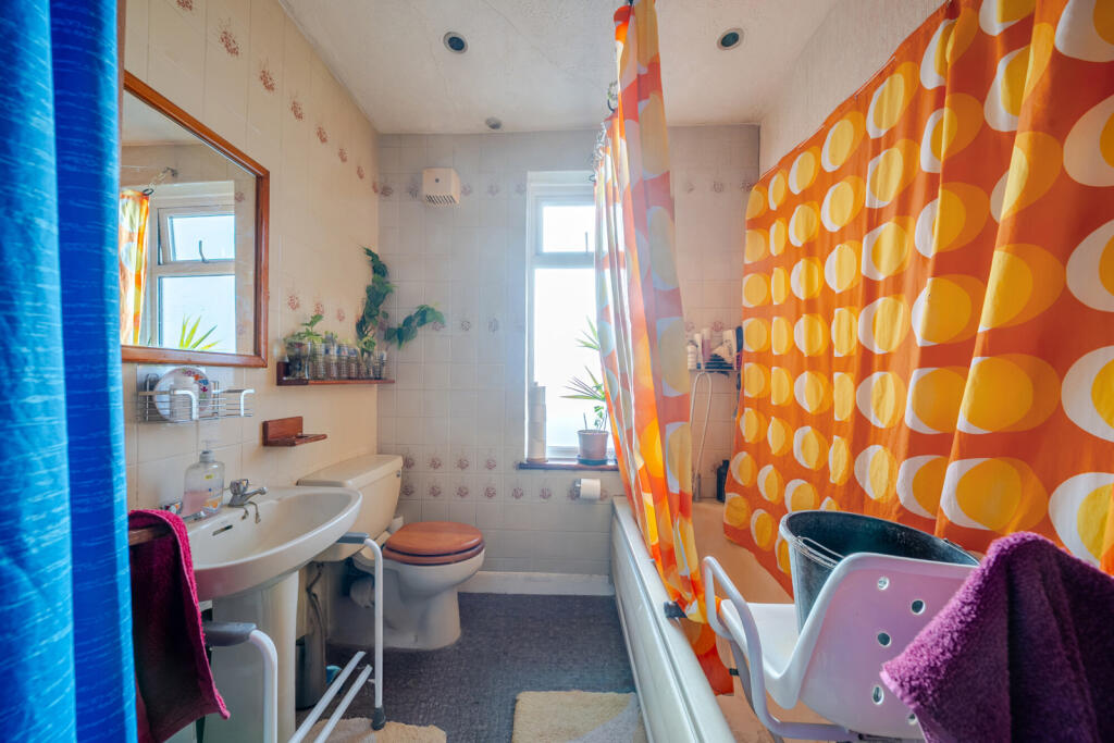 1372209-8-69270b4...