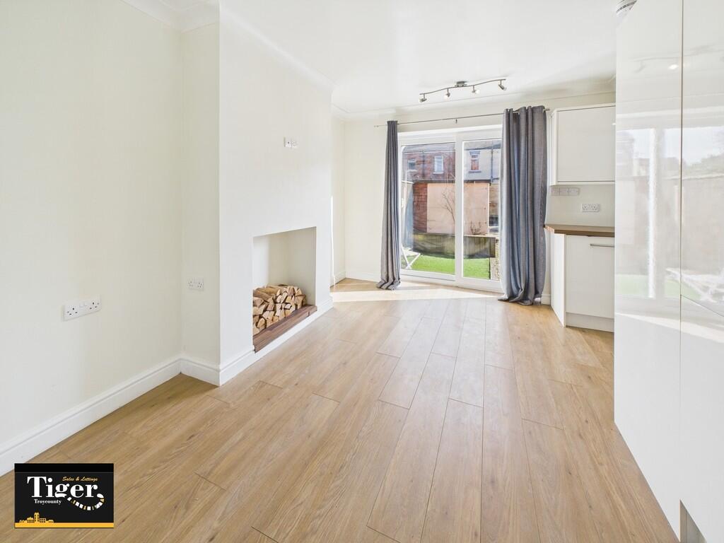 CAM02176G0-PR0506...