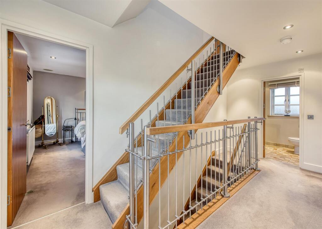 6 Engleton Lane-landing2.jpg