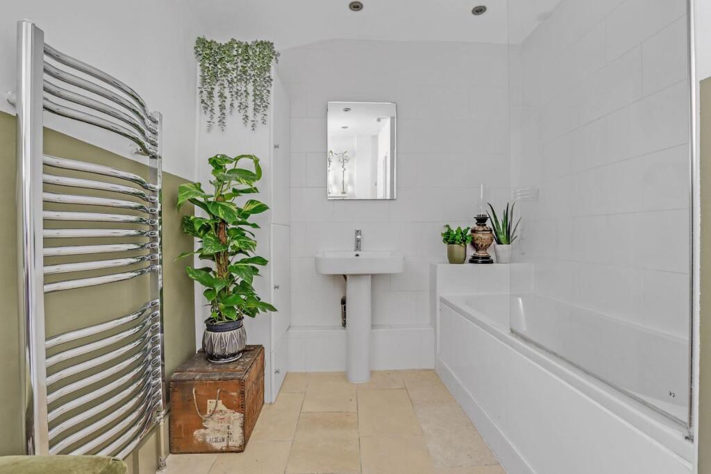 08-50fcJHPropWorld - 62 Byne Road - 25-medium.jpg