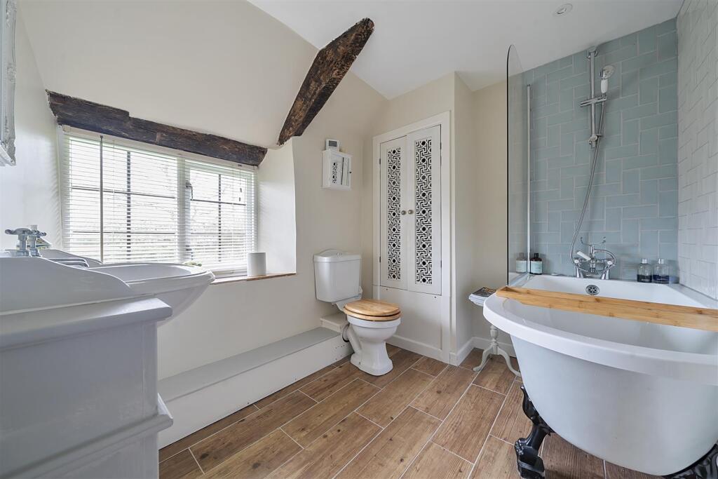 Farmhouse bathroom