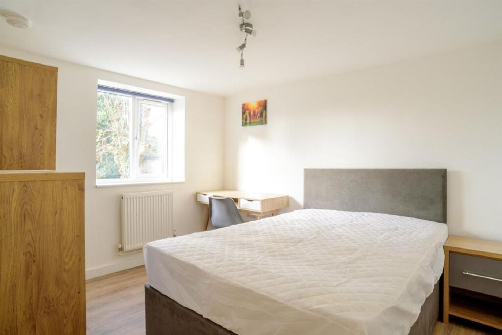 Queens Road (S), Beeston, Nottingham, Nottinghamshire, NG9