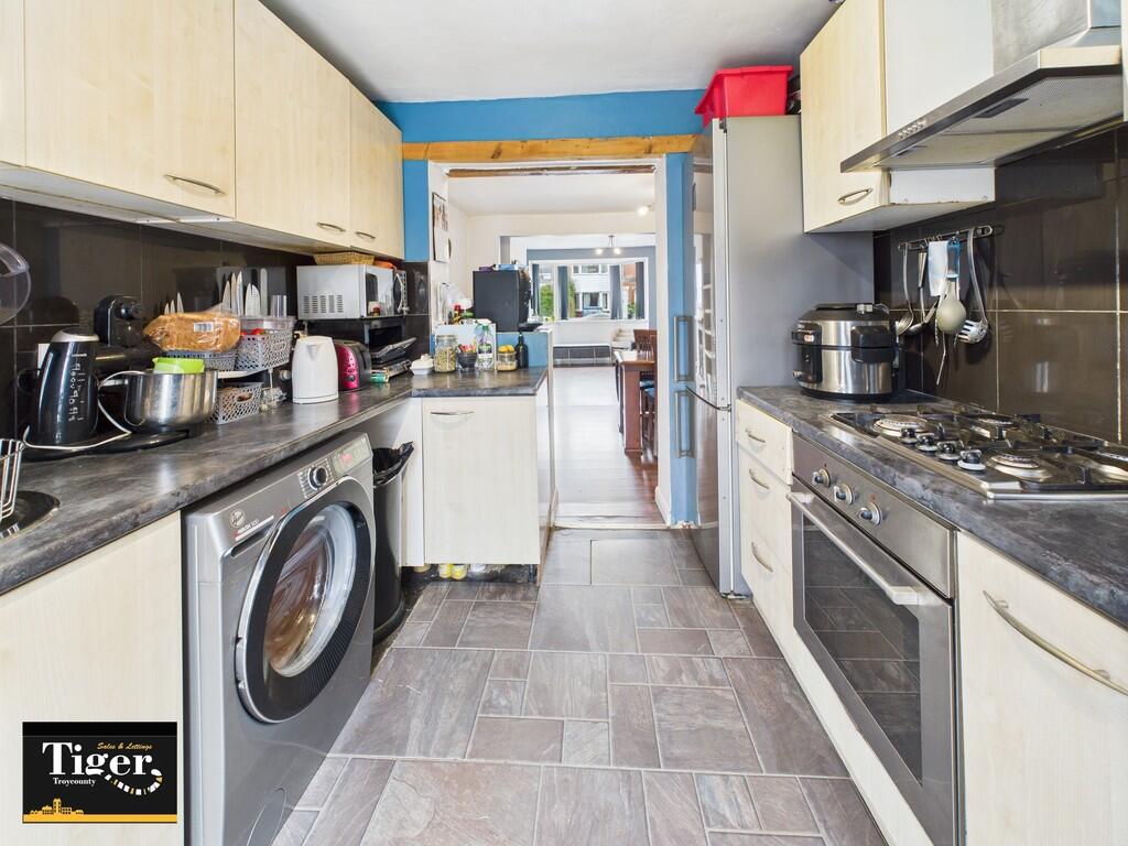 CAM02176G0-PR0664...