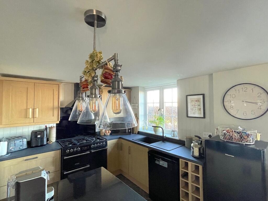 Kitchen Area (1)