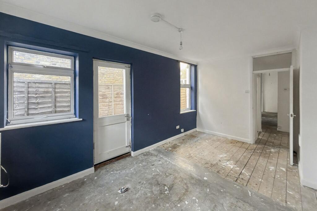 Ground Floor Flat, 18 Bingley Road, London, E16 3JR