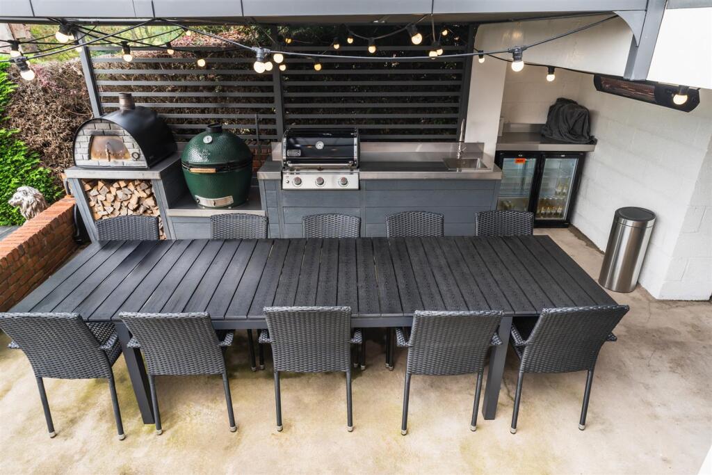 Outdoor Kitchen