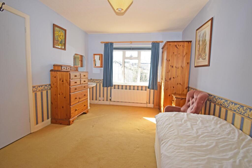 44 Church Road, bed 3b.jpg