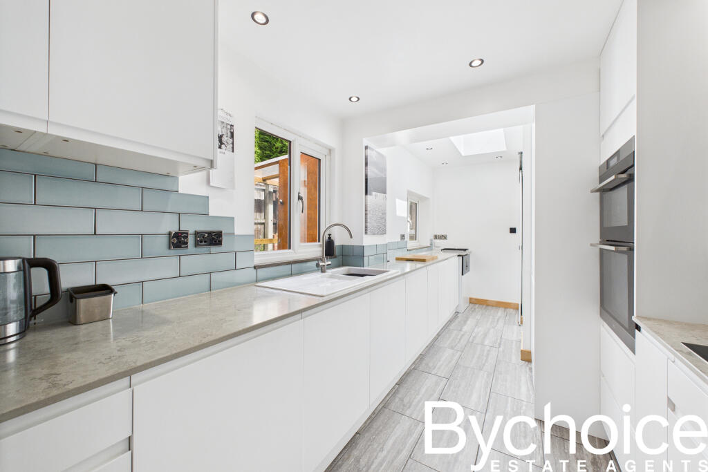 CAM05454G0-PR0022-STILL003