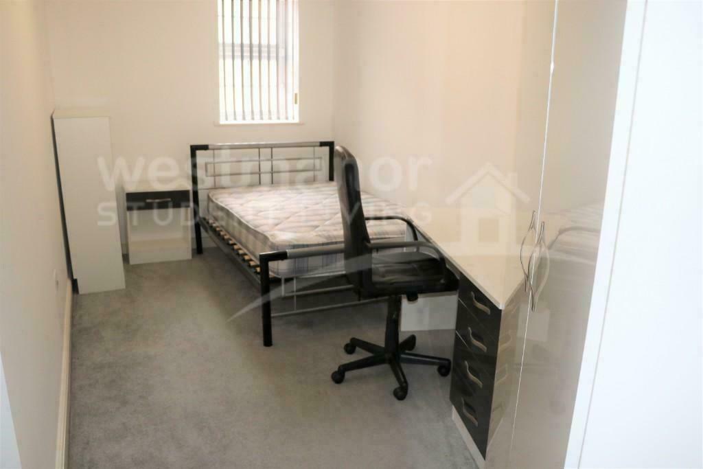 FLAT 4 ROOM 1