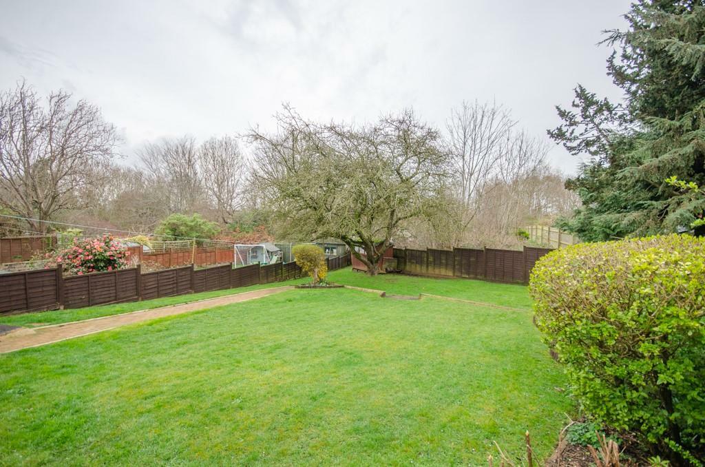 Rear garden pic 2.jpg