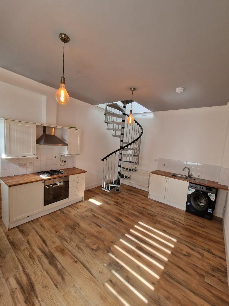 Lounge/Kitchen