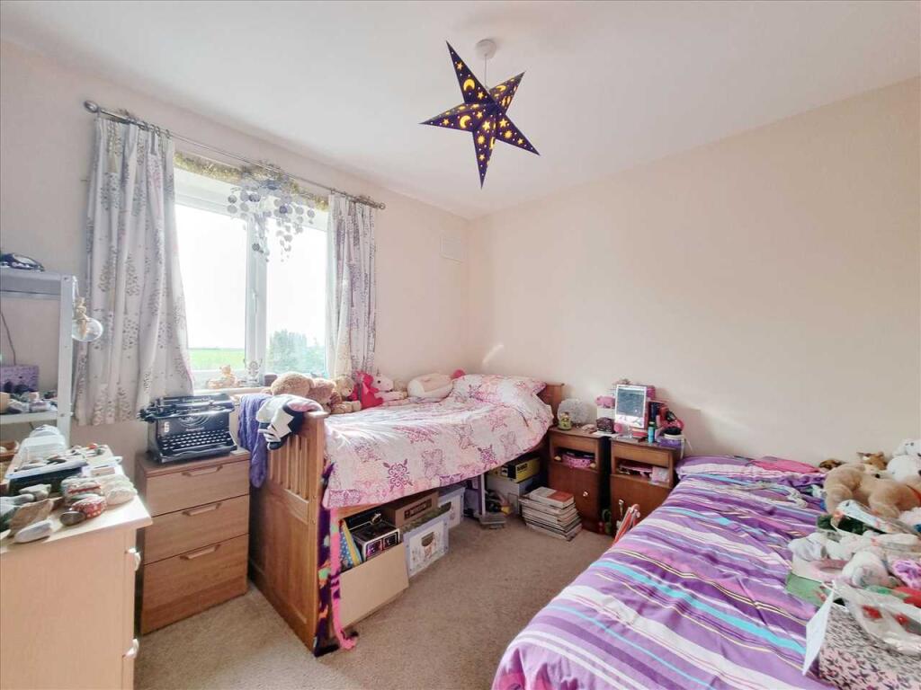 Bedroom 2: