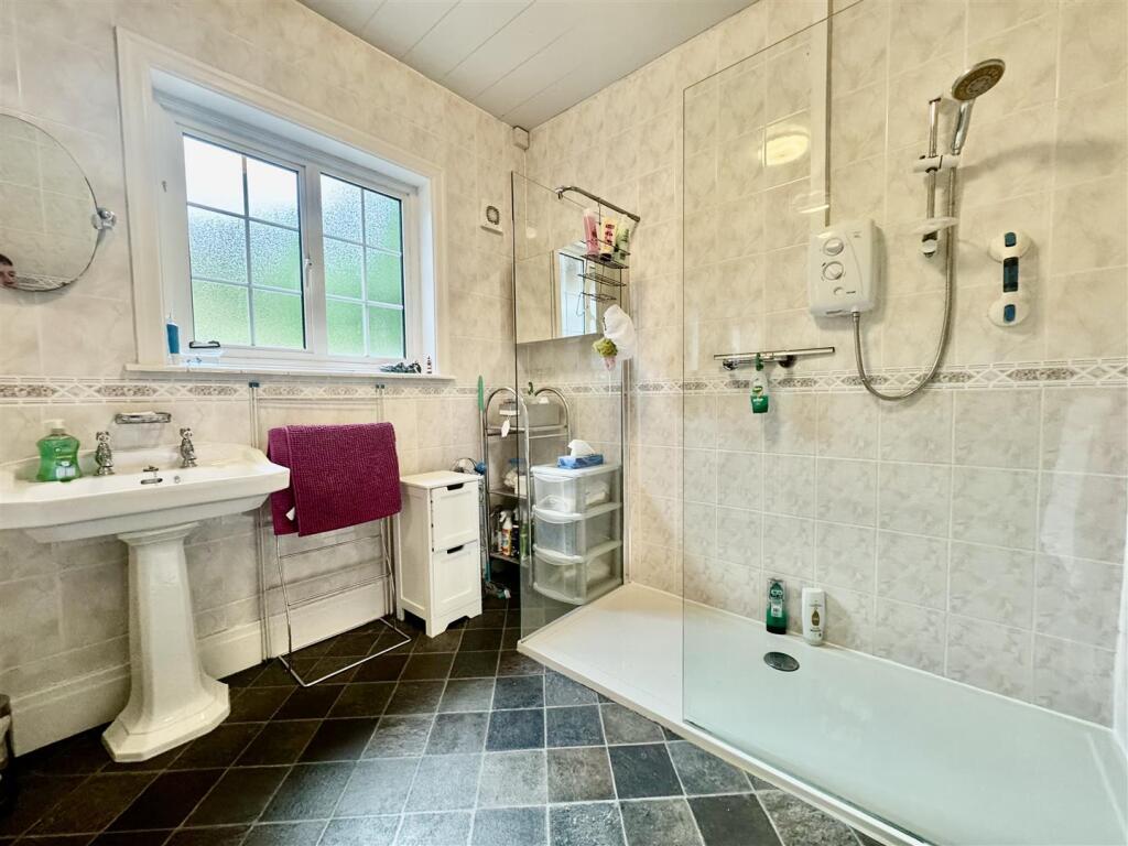 GROUNDFLOOR BATHROOM