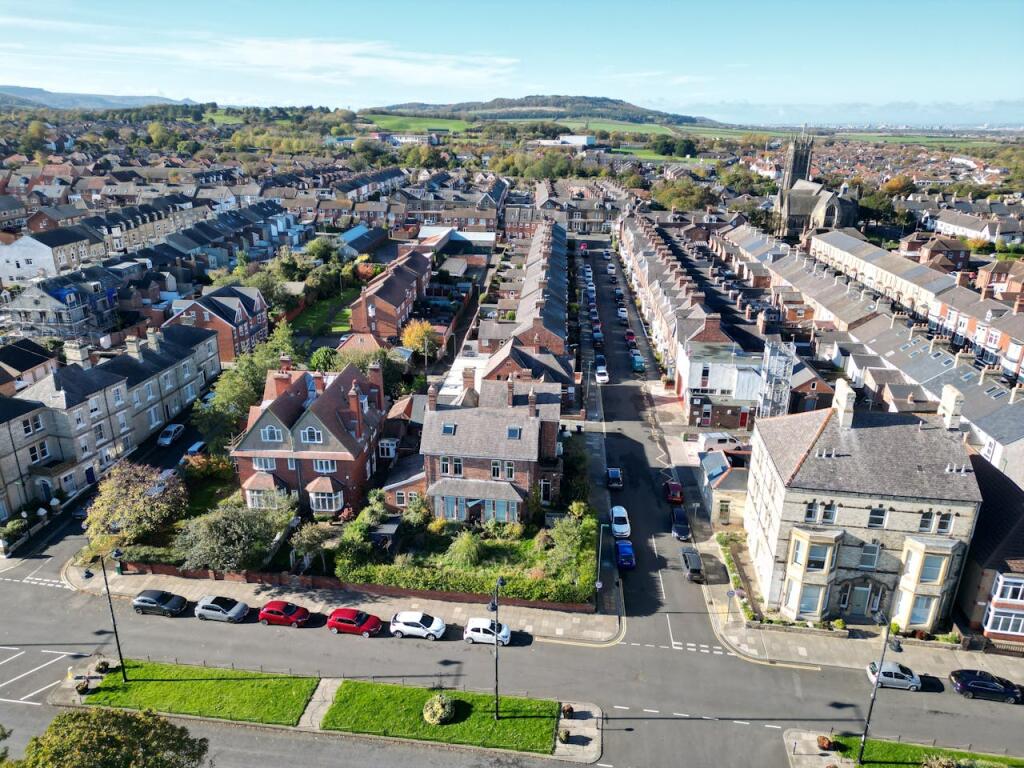 dji_fly_20251016_233144_575_1761140780229_photo.