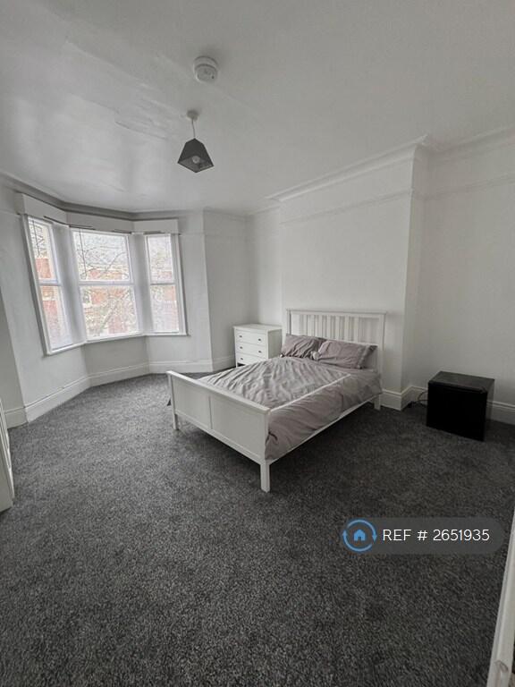 Room 2  (Available)