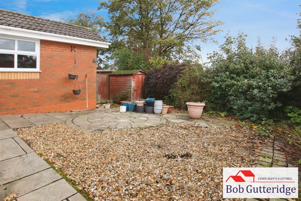 ENCLOSED REAR GARDEN