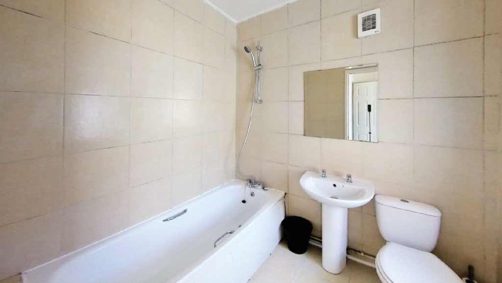 251 CLARENDON PARK RD-07.png