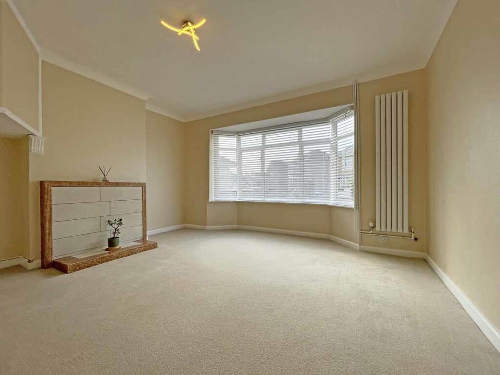 Bowden Park Road 21 Lounge Front...jpg