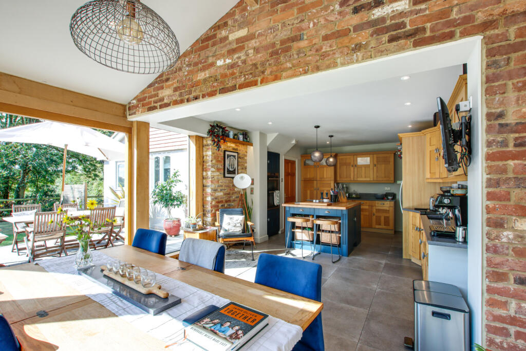 Kitchen/Breakfast Rm
