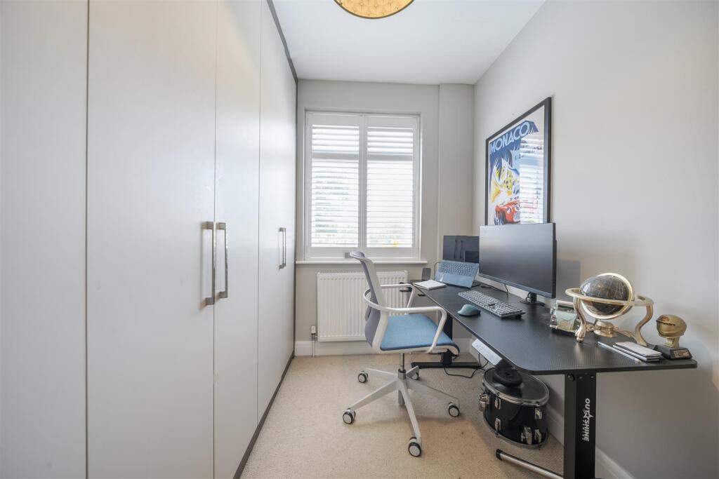 Oakleigh Drive - Bed 4.jpg