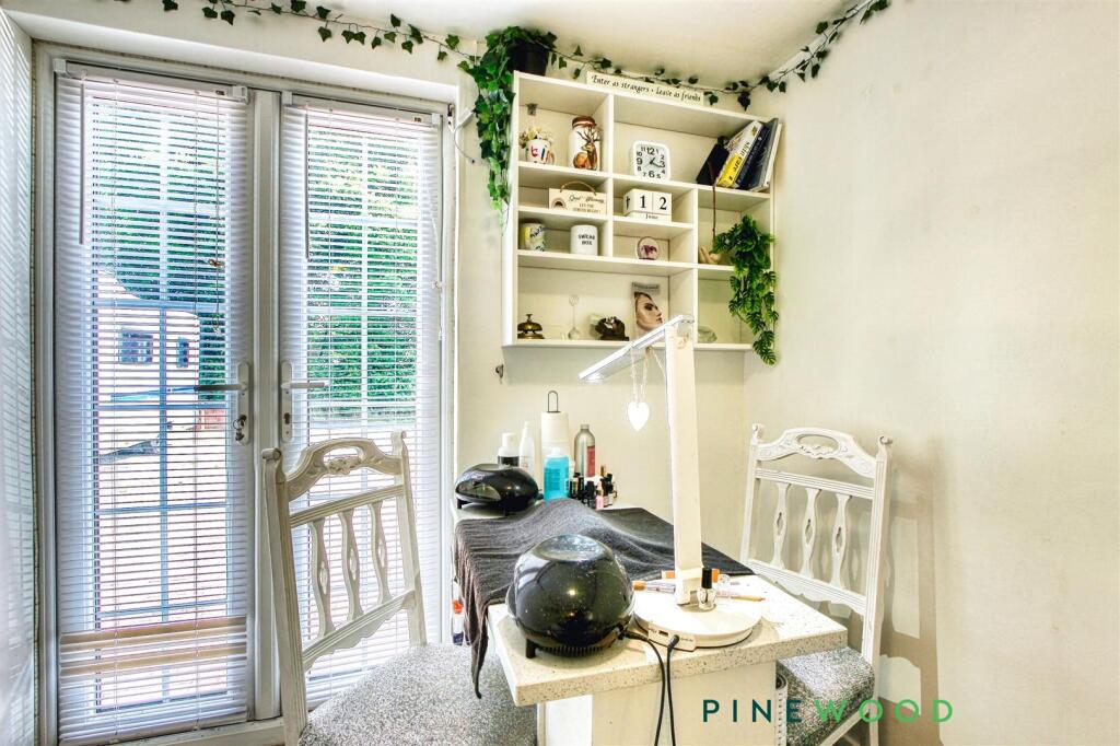 NAIL/BEAUTY SALON