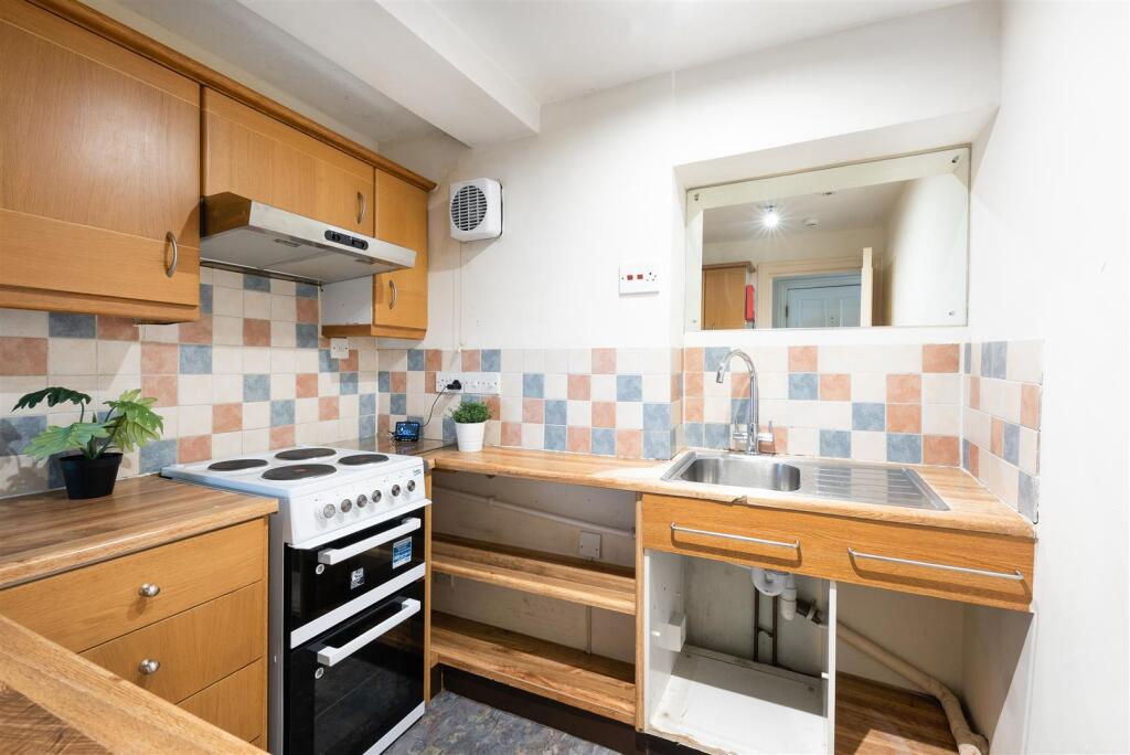 F1 120 Walcot Street (6).jpg