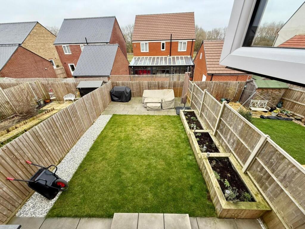 REAR GARDEN 3.jpg