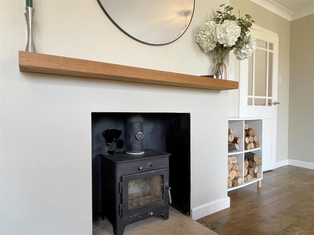 Log Burner 1.JPG