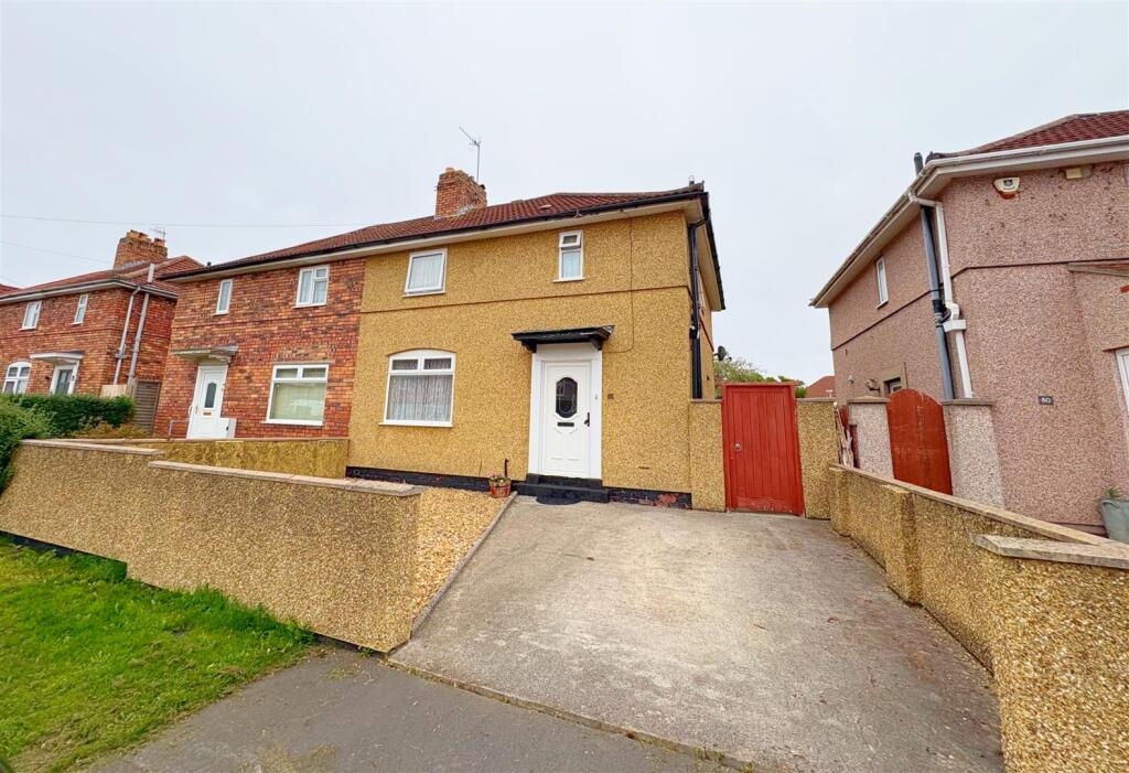 Front shot of property and driveway.jpg