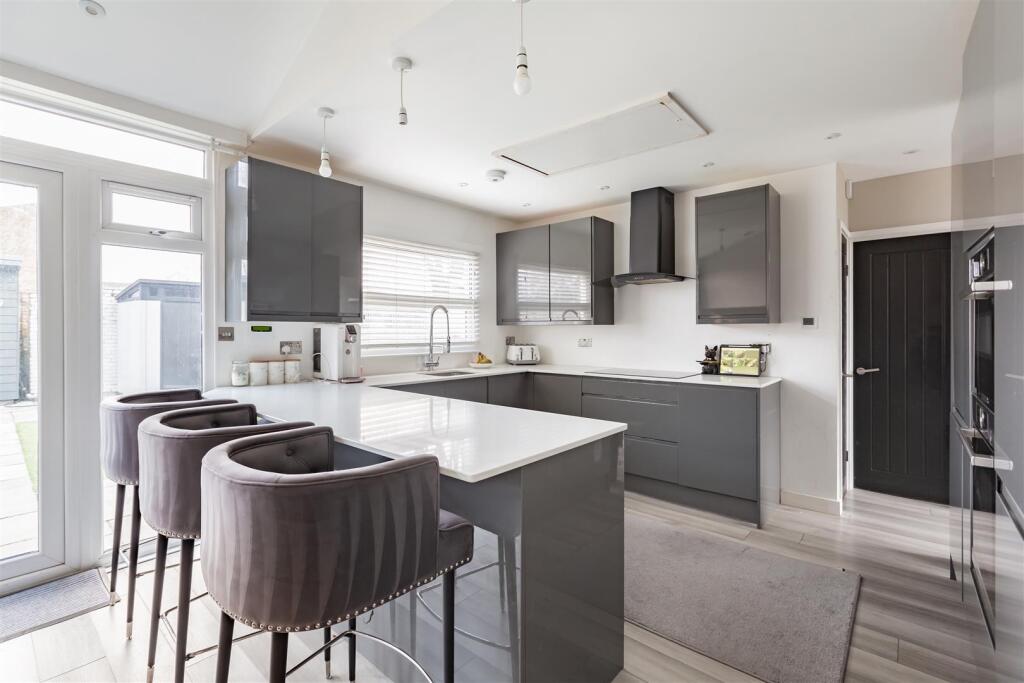 116 Knights Croft-HR12.jpg