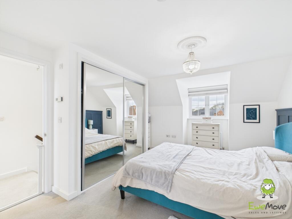 CAM03778G0-PR0182-STILL019