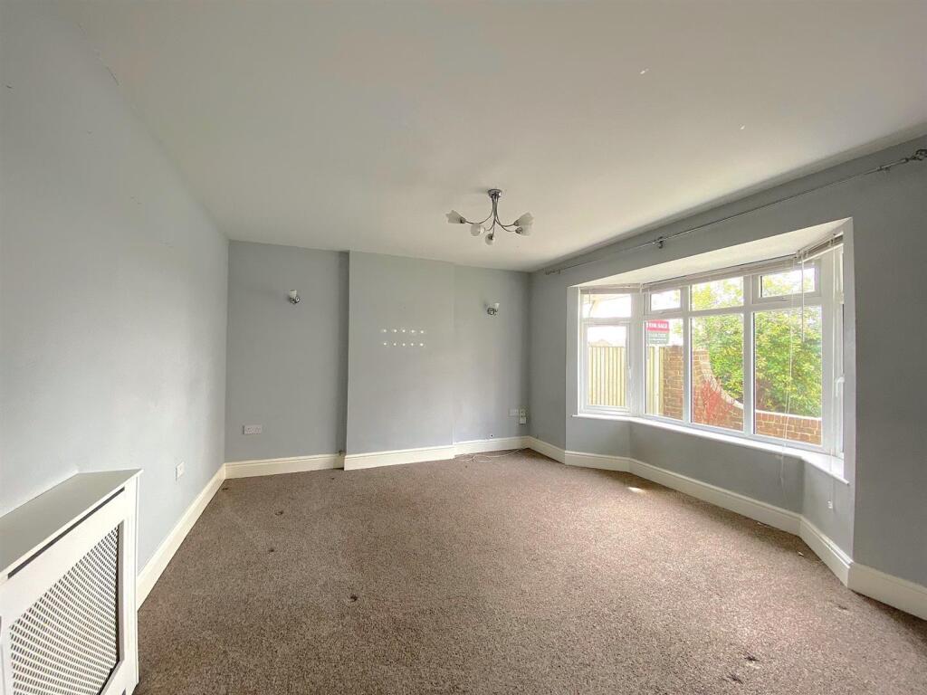 2 Edinburgh Rd- Lounge2.jpg