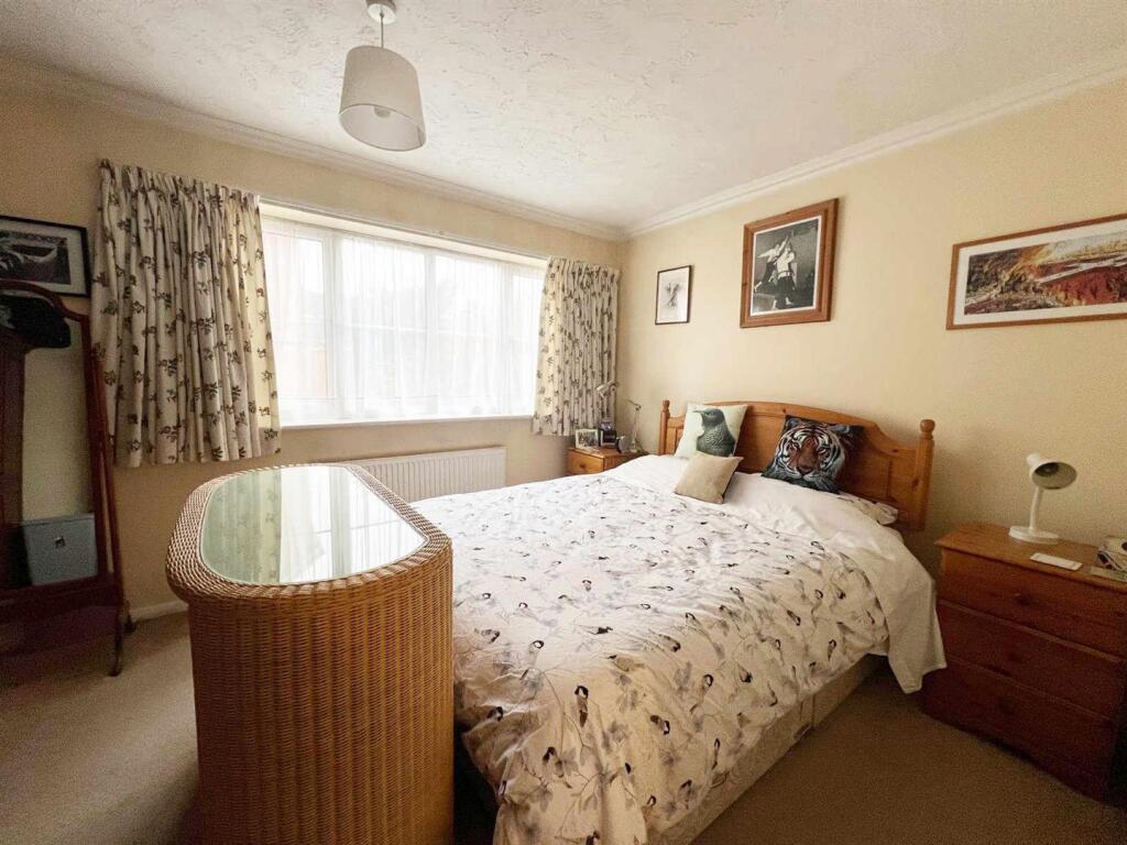 bed2.jpg