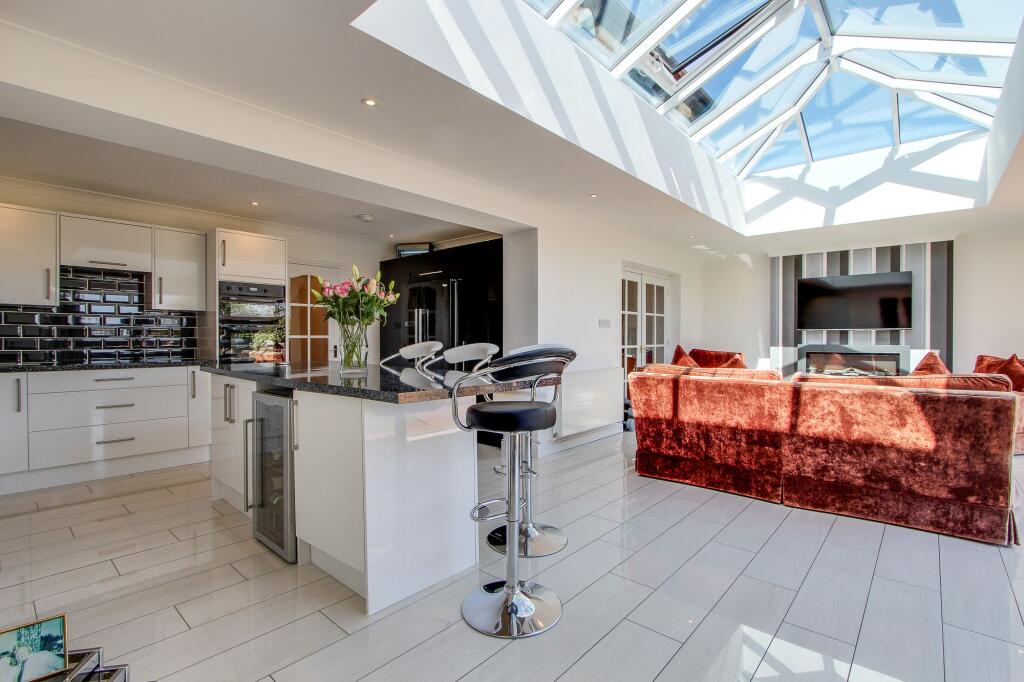 Open Plan Kitchen/Sun Room