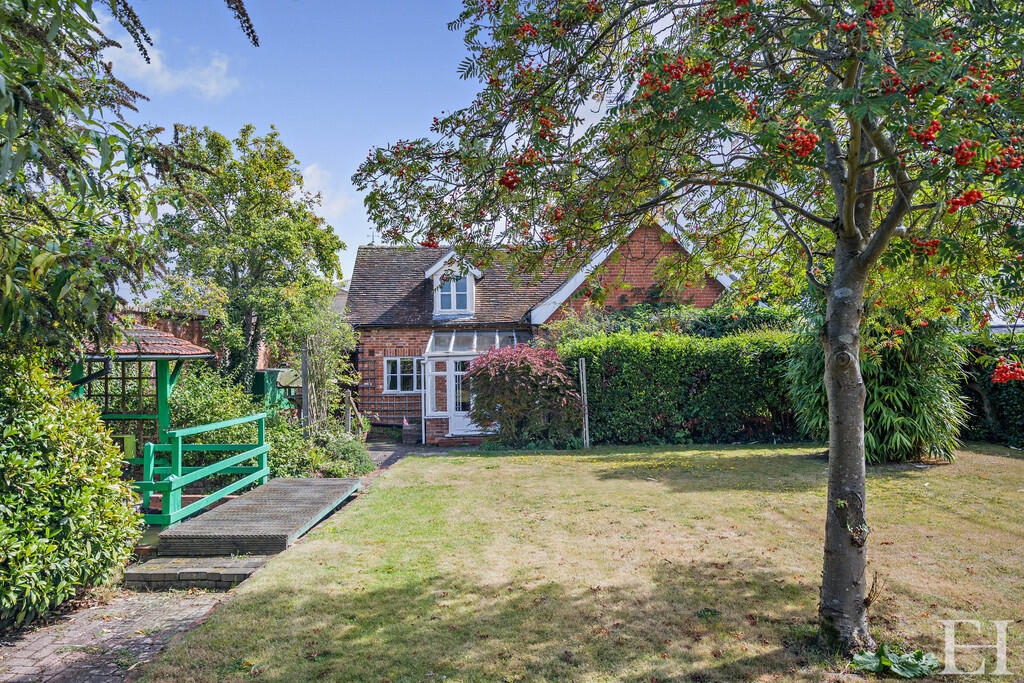 8662260-exteriorW...