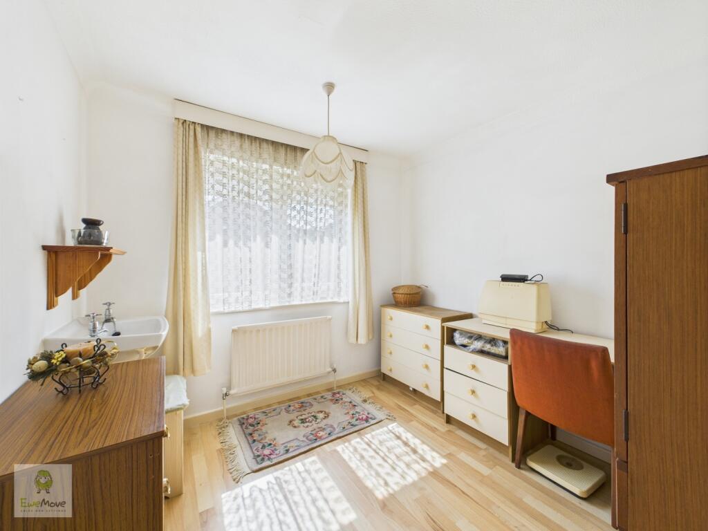 CAM02308G0-PR0160-STILL029