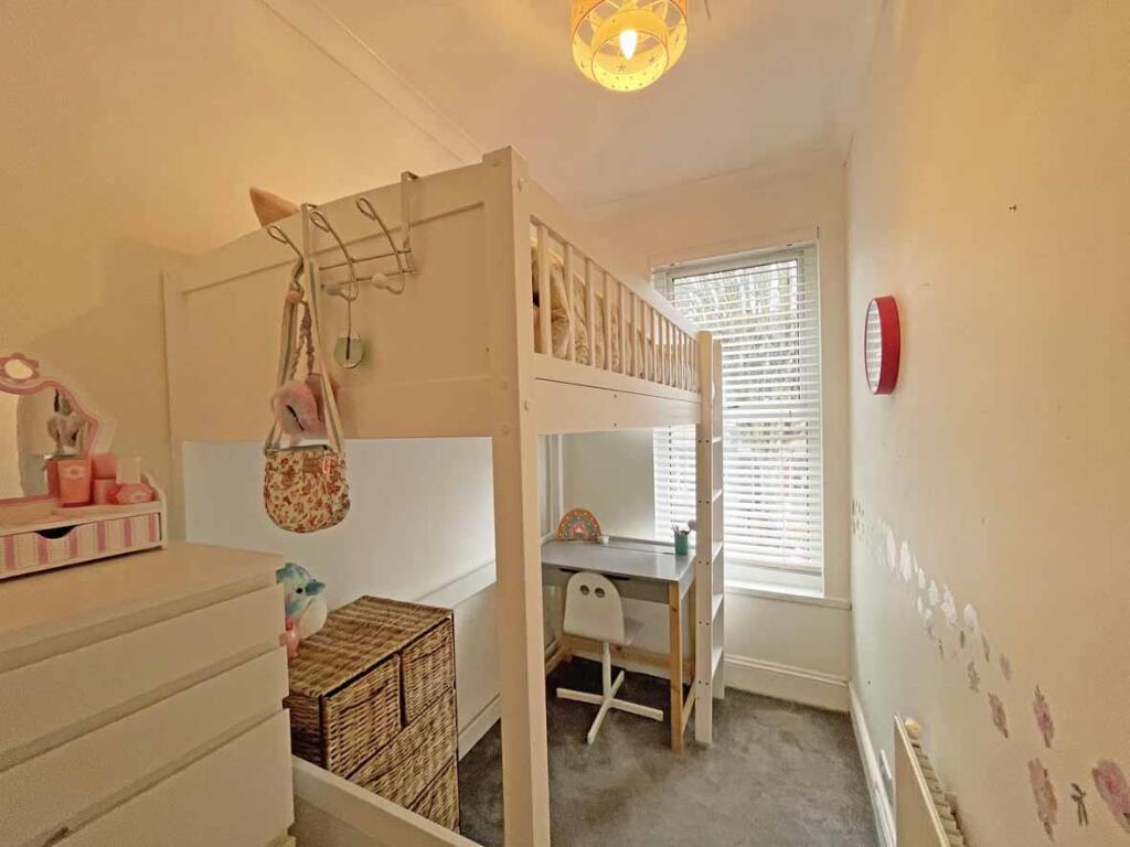 Edgecumbe Park Road 27 Bed 4.jpg