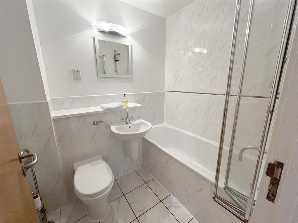 Bathroom.JPG