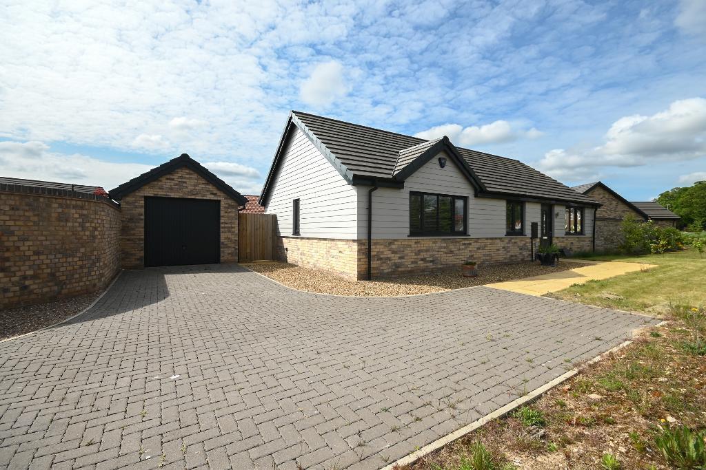 Front view &amp; Garage