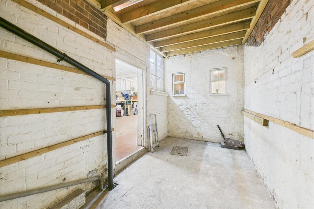 15 Eastover, Bridgwater, Somerset TA6 5AG | Freeho