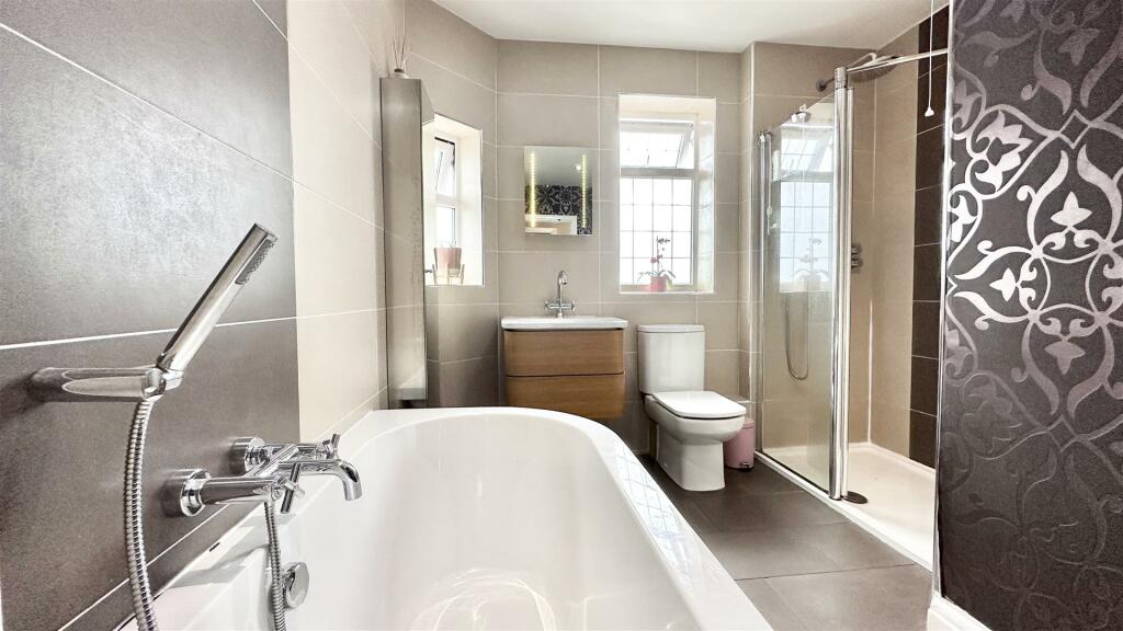 Bathroom - 2.jpg