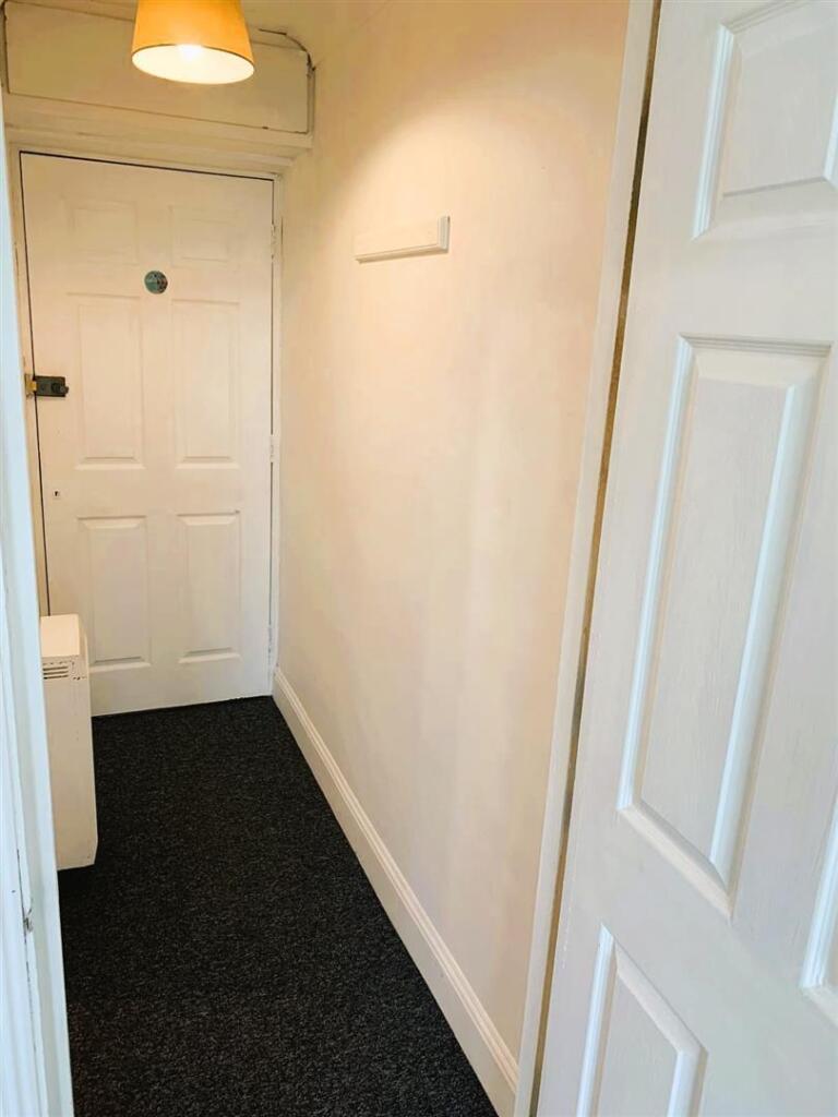 Roxan Hallway.jpg